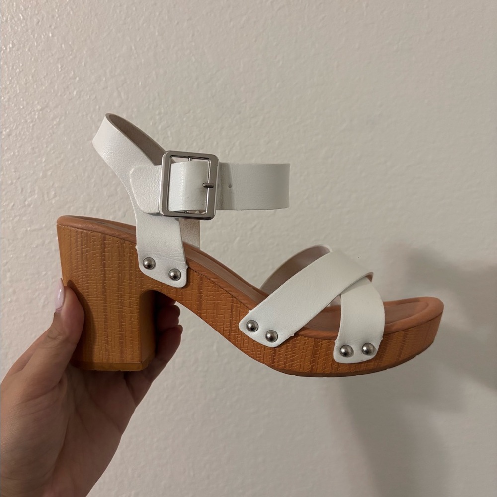 Stylish White Sandal with Wooden Heel
